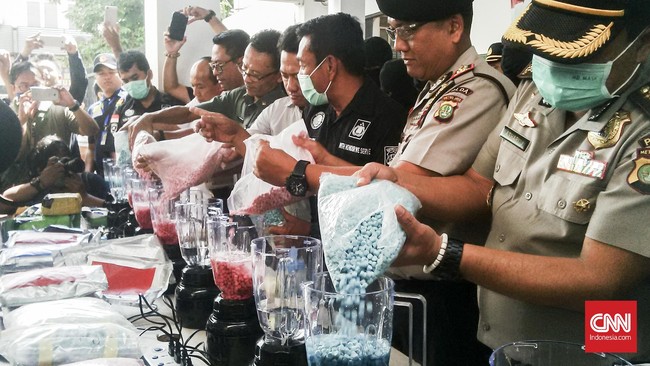 Aksi ini dapat digagalkan petugas Avsec usai berbunyinya notifikasi alarm walkthrough metal detector (WTD) Security Check Point I.