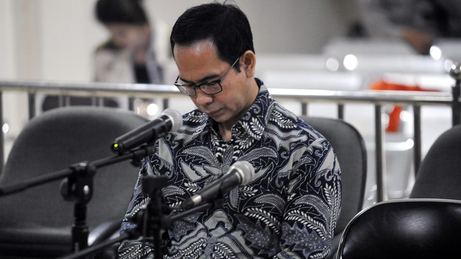 Terpidana Tubagas Chaeri Wardhana alias Wawan membantah keluar dari Lapas Sukamiskin untuk bermalam di sebuah hotel dengan seorang perempuan.