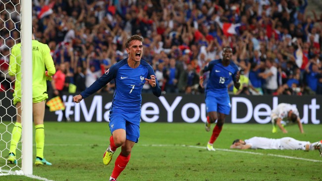 Gol telat Antoine Griezmann dan Dimitri Payet di pengujung laga akhirnya membawa Perancis menang 2-0 atas Albania di Stade Velodrome, Kamis (16/6) dini hari.