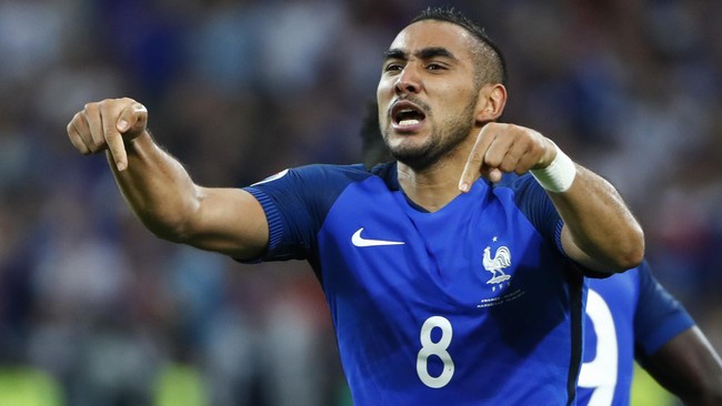 Winger West Ham United, Dimitri Payet, menyenangi kehidupannya di kota London dan tak tergiur dengan ketertarikan klub-klub lain kepada dirinya.