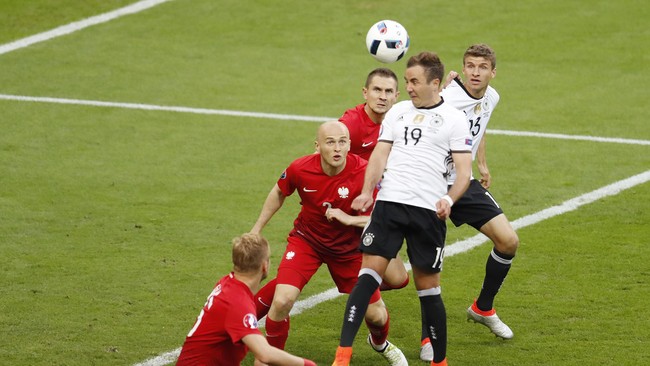 Pelatih Jerman, Joachim Loew, mengaku kecewa dengan penampilan lini depan timnya ketika ditahan imbang Polandia tanpa gol pada lanjutan Grup C Piala Eropa 2016.