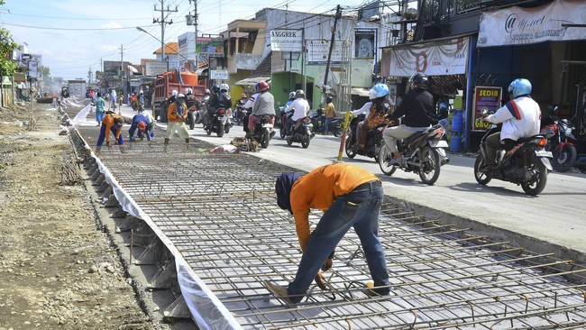 Berdasarkan peringatan BMKG, Kementerian PUPR menyiapkan sejumlah tanggul di beberapa sungai guna mengantisipasi kemungkinan banjir di sejumlah ruas jalur mudik