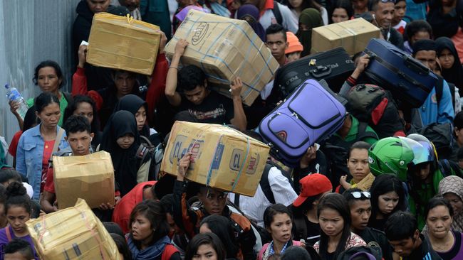 Bermula sebagai momen pengakuan kesuksesan diri, tradisi mudik kini berubah jadi ajang silaturahmi.