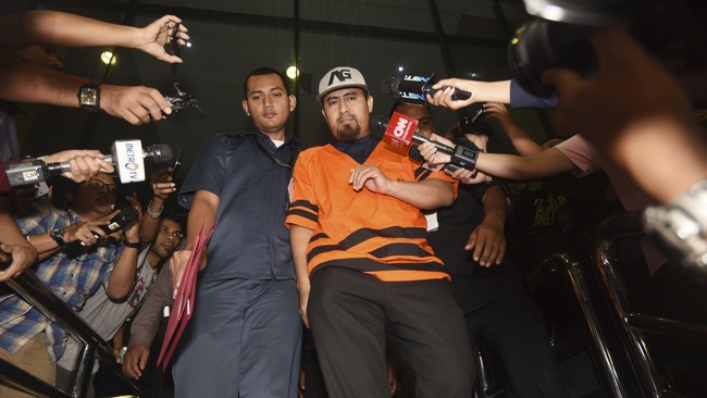 Dalam dakwaan, Bertha berperan sebagai eksekutor dan lobi-lobi. Syamsul sebagai pemberi uang suap. Kasman hanya menyepakati rencana suap itu.