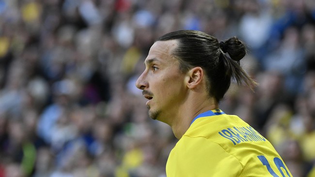 Mario Balotelli memberikan pujian pada Zlatan Ibrahimovic dan menyebutnya sebagai sosok yang bisa mengubah jalannya pertandingan dengan kemampuan individunya.