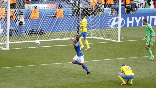 Italia memastikan tiket ke babak 16 besar Piala Eropa 2016 setelah menaklukkan Swedia 1-0 di Stadium Municipal, Toulouse, Jumat (17/6) malam WIB.