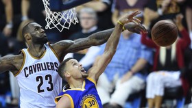 Curry dan LeBron James Bersatu Sindir Donald Trump