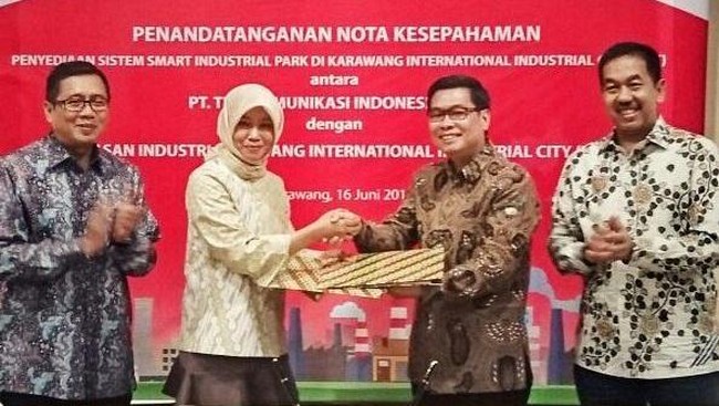 PT Telkom Indonesia (Persero) Tbk (Telkom) akan menyediakan Sistem Smart Industrial Park di Karawang International Industrial City (KIIC)