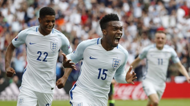 Striker timnas Inggris Daniel Sturridge mencetak satu dari tiga gol kemenangan Inggris atas Skotlandia. Namun, ia dinilai masih terlalu egois di dalam tim.