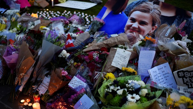Pelaku penembakan terhadap Jo Cox akhirnya didakwa oleh pengadilan. Dalam penyelidikan, dia diketahui memiliki paham supremasi kulit putih.