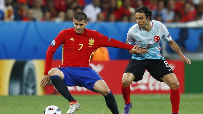 Alvaro Morata menyebut Gianluigi Buffon sebagai sosok yang memberi nasihat berharga pada dirinya ketika terpuruk musim lalu.