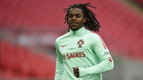 Renato Sanches Kalahkan Rashford untuk Golden Boy Award