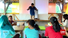 Sang Seniman Pendiri Deaf Art