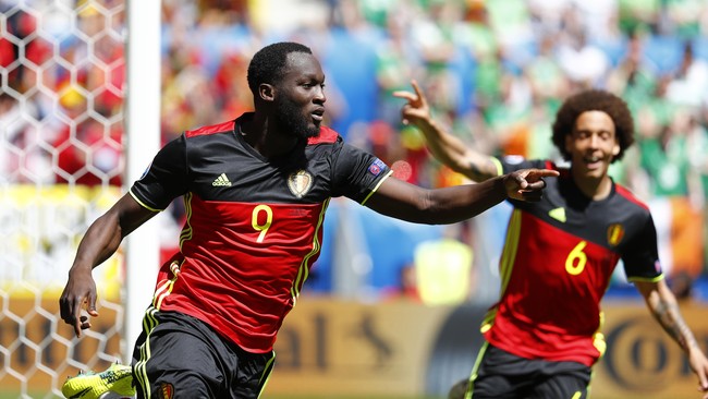 Romelu Lukaku menyumbang dua dari tiga gol Belgia ke gawang Irlandia, untuk menyembuhkan luka timnya usai kalah dari Italia 0-2 di laga perdana.