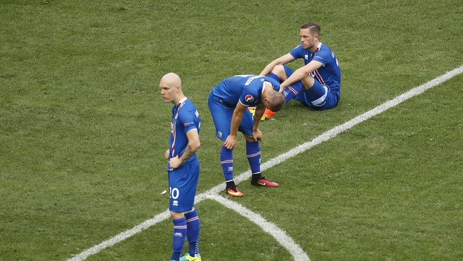 Gara-gara gol bunuh diri Birkir Mar Savarsson pada menit ke-88 kemenangan Islandia atas Hungaria yang sudah di depan mata akhirnya pupus.