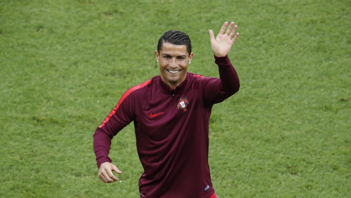 Memotret Ronaldo: Nasib Malang Sang Mega Bintang