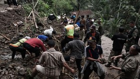 Tanah Masih Bergerak Pasca-Longsor Timbun Jalan Banjarnegara