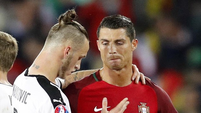 Dua momen kegagalan Ronaldo ke gawang Austria, membuat tim arahan Marcel Koller tak langsung tersingkir dari persaingan Piala Eropa 2016.