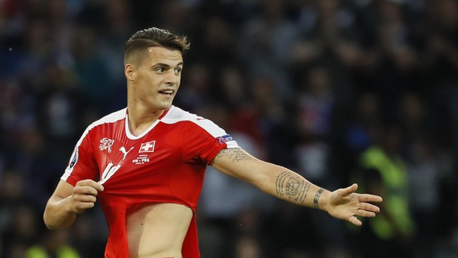 Beberapa insiden di laga melawan Perancis melawan Swiss sepatutnya membuat para produsen alat olahraga dan juga penjaga stadion tertunduk malu.