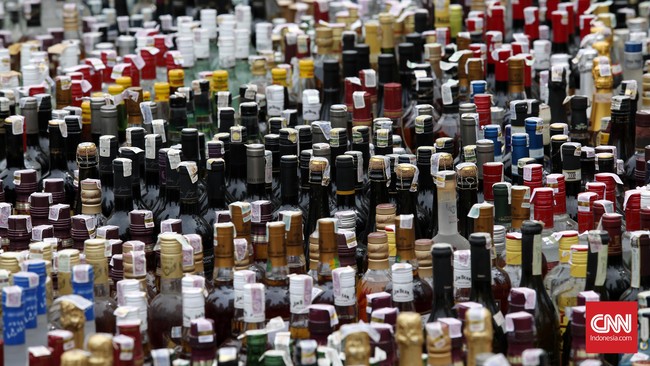 MUI dan Muhammadiyah menyatakan mendukung Rancangan Undang-undang (RUU) Larangan Minuman Beralkohol.