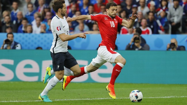 Swiss berhak mendampingi Perancis ke babak 16 besar Piala Eropa setelah kedua tim hanya bermain imbang tanpa gol, Senin (20/6) dini hari WIB.