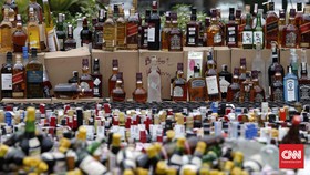 Polisi Kembali Tangkap Penyelundup Ribuan Miras dari Malaysia