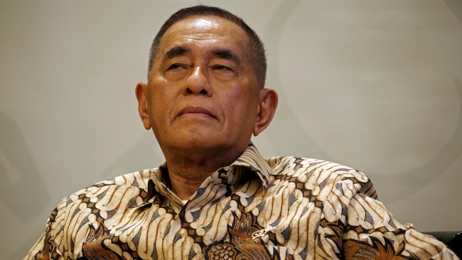 Menteri Pertahanan Ryamizard Ryacudu menyebut syarat ikrar setia pada Pancasila berlaku untuk semua WNI simpatisan ISIS, baik perempuan, laki, dan anak-anak.