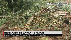 Belasan Orang Tertimbun Tanah Longsor