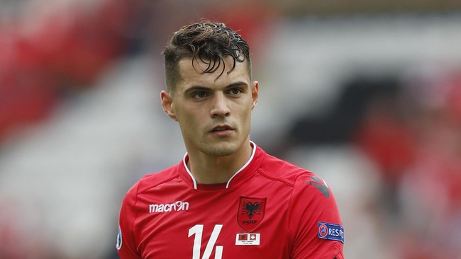 Bintang lapangan tengah timnas Swiss, Granit Xhaka, akan menambah jumlah pemain yang memiliki kualitas mengatur permainan dalam tubuh skuat Arsenal.