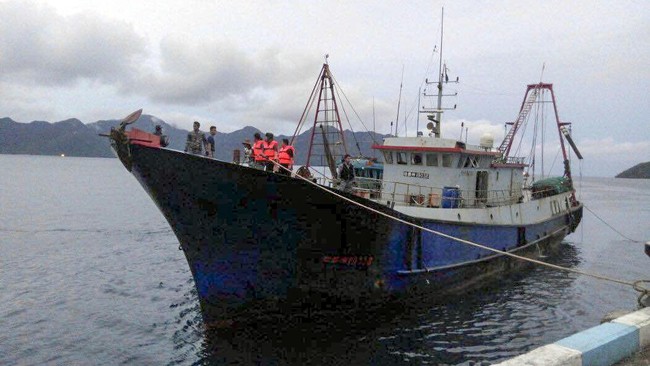 Indonesia menyatakan penangkapan kapal ikan China, Han Tan Cou, oleh kapal perang TNI Angkatan Laut di Natuna, sesuai prosedur hukum internasional.