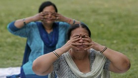 Dunia Rayakan Hari Yoga