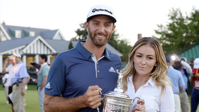 Pegolf nomoer enam dunia Dustin Johnson menjuarai Amerika Serikat (AS) Terbuka 2016 lewat kemenangan tipis setelah melalui insiden dramatis.