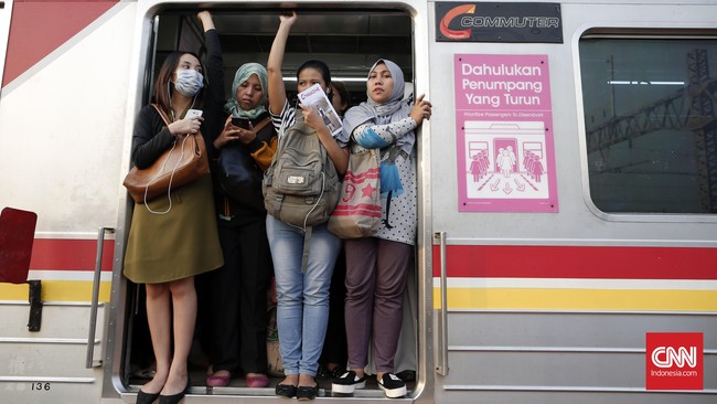 Transportasi umum makin nyaman dan semakin baik, tapi tidak dengan perilaku penggunanya.