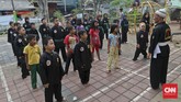 Maen Pukulan ala Betawi Silat atau maen pukulan adalah budaya asli Betawi yang mendapat pengaruh banyak budaya. Ada sekitar 317 aliran silat di wilayah Jakarta.