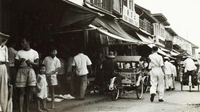 Pemerintah kolonial Belanda hanya memastikan agar Islam cukup sibuk pada peribadatan, bukan hal-hal politis yang berujung merusak ketertiban.
