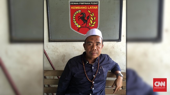 Di Kembang Latar, Bahyudin memimpin ribuan orang. Ormas ini dia akui memiliki jasa pengadaan tenaga keamanan untuk proyek konstruksi ataupun pusat perbelanjaan.