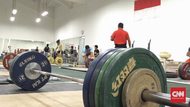 Lifter putri Indonesia Sri Hartati sukses meraih emas pada Kejuaraan Dunia Angkat Berat 2018 yang digelar di Swedia, Selasa (6/11).