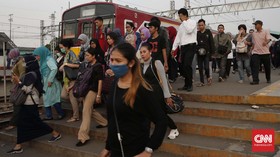 PT KCI Respons Anies soal Risiko Tinggi Corona di KRL