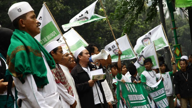 Kemendagri berhadap Pemprov DKI di bawah kepemimpinan Anies Baswedan bisa tegas terhadap FBR terkait permintaan THR oleh pengurus cabang Kelapa Gading.