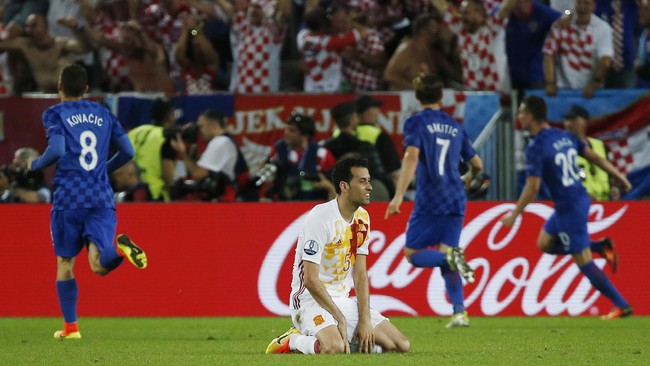 Kegagalan Spanyol dan Inggris jadi juara grup membuat negara-negara besar berkumpul di blok yang sama dan memunculkan banyak big match sebelum final.