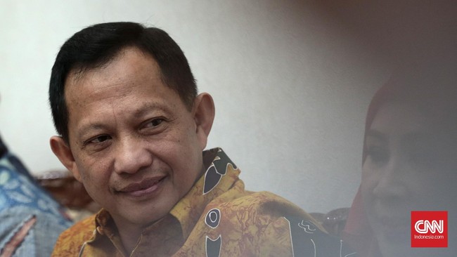 Menteri Dalam Negeri Tito Karnavian menyatakan pemerintah daerah dapat menetapkan status keadaan bencana virus corona di wilayahnya masing-masing.