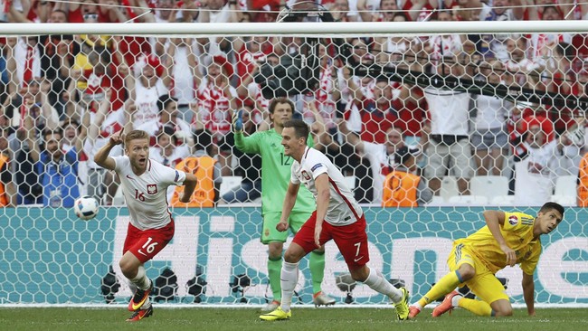Sebuah gol dari Jakub Blaszczykowski ke gawang Ukraina di babak kedua memastikan langkah Polandia melangkah ke babak 16 besar Piala Eropa 2016.