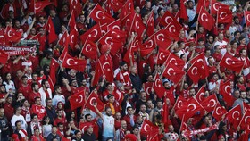 UEFA Larang Mengheningkan Cipta untuk Korban Bom Turki