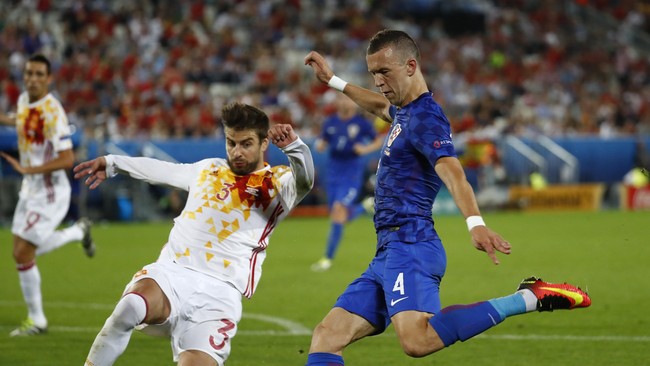 Spanyol dipastikan akan bersua Italia, tim yang punya tradisi kuat di kompetisi Benua Biru, pada babak 16 besar Piala Eropa 2016, Senin (27/6).