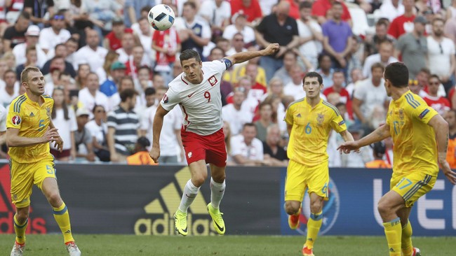 Polandia meraih kemenangan bersejarah setelah mengalahkan Ukraina 1-0 pada laga terakhir Grup C Piala Eropa 2016 di Stade Velodrome, Marseille, Selasa (21/6).