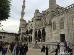 7 Masjid Unik di Dunia: Biru, Pink, Hingga yang Mirip Permen