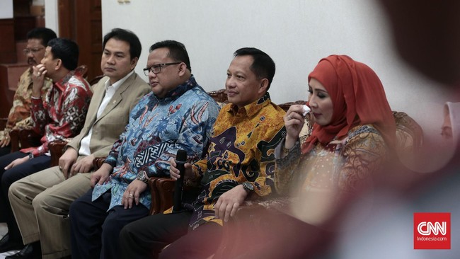 Hari ini Komisi III mengunjungi rumah kediaman Tito dalam rangka mendalami kehidupan pribadi calon Kapolri itu sebelum menggelar fit and proper tes besok.
