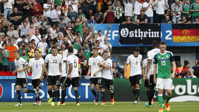 Timnas Jerman berhasil keluar sebagai juara grup C Piala Eropa 2016 setelah mengalahkan Irlandia Utara dengan skor tipis 1-0 di Parc des Princess.