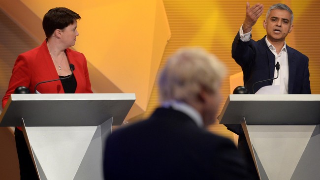 Para politisi Inggris meluncurkan serangan lintas partai dalam perdebatan soal keanggotaan Inggris di Uni Eropa menjelang referendum Brexit.