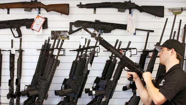 Sturm, Ruger & Co (RGR) mengklaim penjualan senjata buatan mereka meningkat hingga tiga kali lipat, sementara laba naik hingga 66 persen.